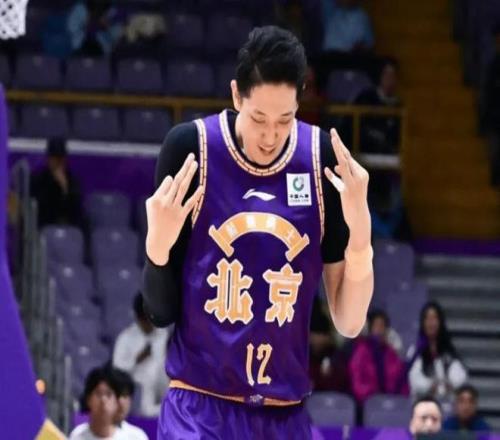 阿紮尋逸,弟歸故里,兄借酒慰傷,188bet金宝博体育,188BET,188bet金宝博体育网址,188bet金宝博app,188bet金宝博官网,188bet金宝博集团